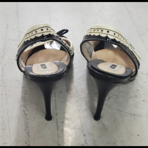 Moschino Peep-Toe Mesh Lace Wingtip Heels. Made in Italy - Picture 10 of 16